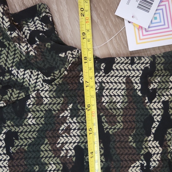 LuLaRoe Christy T Short Sleeve V-Neck Camouflage Soft & Stretchy Loose Fit Top - Picture 10 of 16